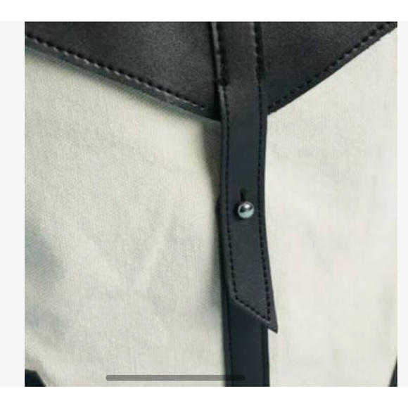 🎉HP🎉 NWOT Deux Lux cream & black Demi canvas backpack - Picture 7 of 16